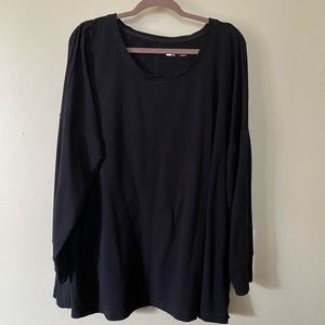 Xersion black loose fitting sweatshirt with side slits